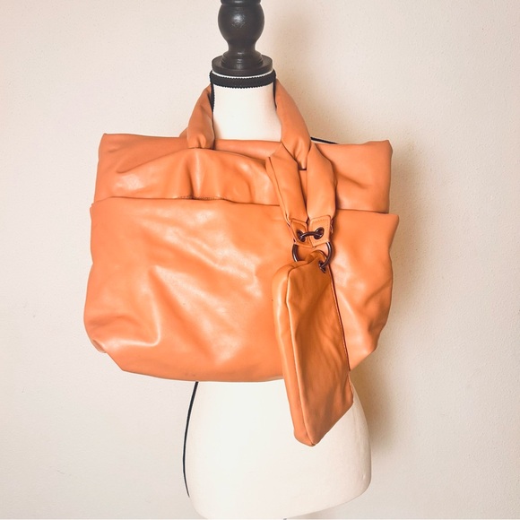 Rachel Roy puff purse & wallet set. Can be clipped on or detached from purse. - Picture 1 of 8